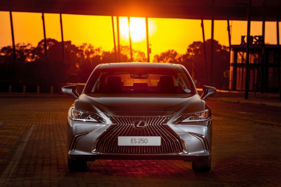  Lexus ES250 2018 года  (ZA) (фото 4 из 26)